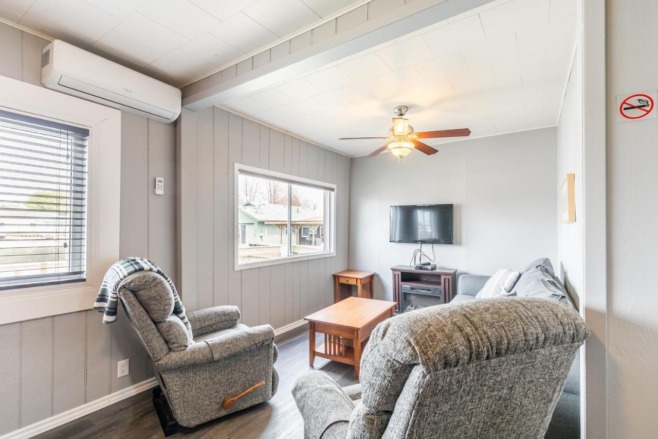 Bayside Cottage Rentals Port Rowan エクステリア 写真