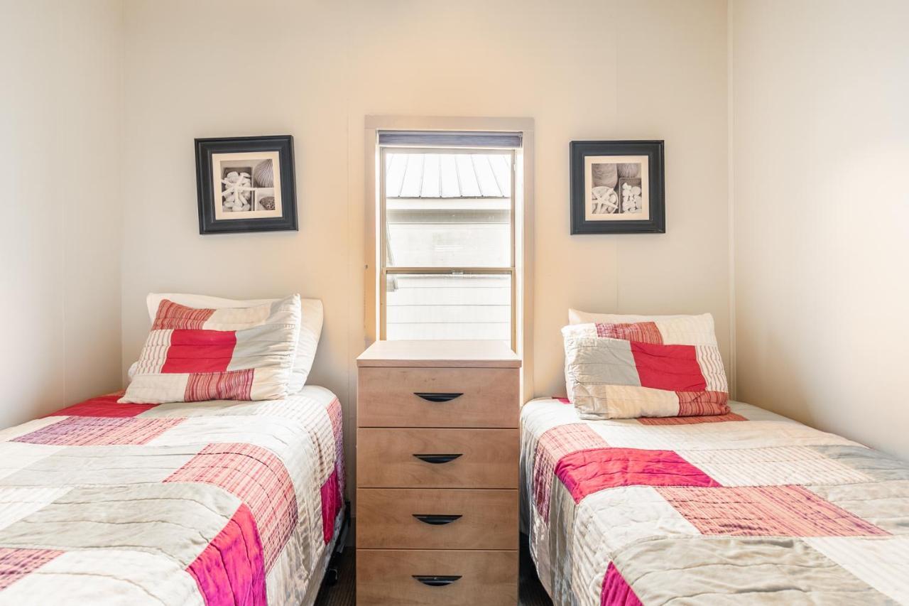 Bayside Cottage Rentals Port Rowan エクステリア 写真