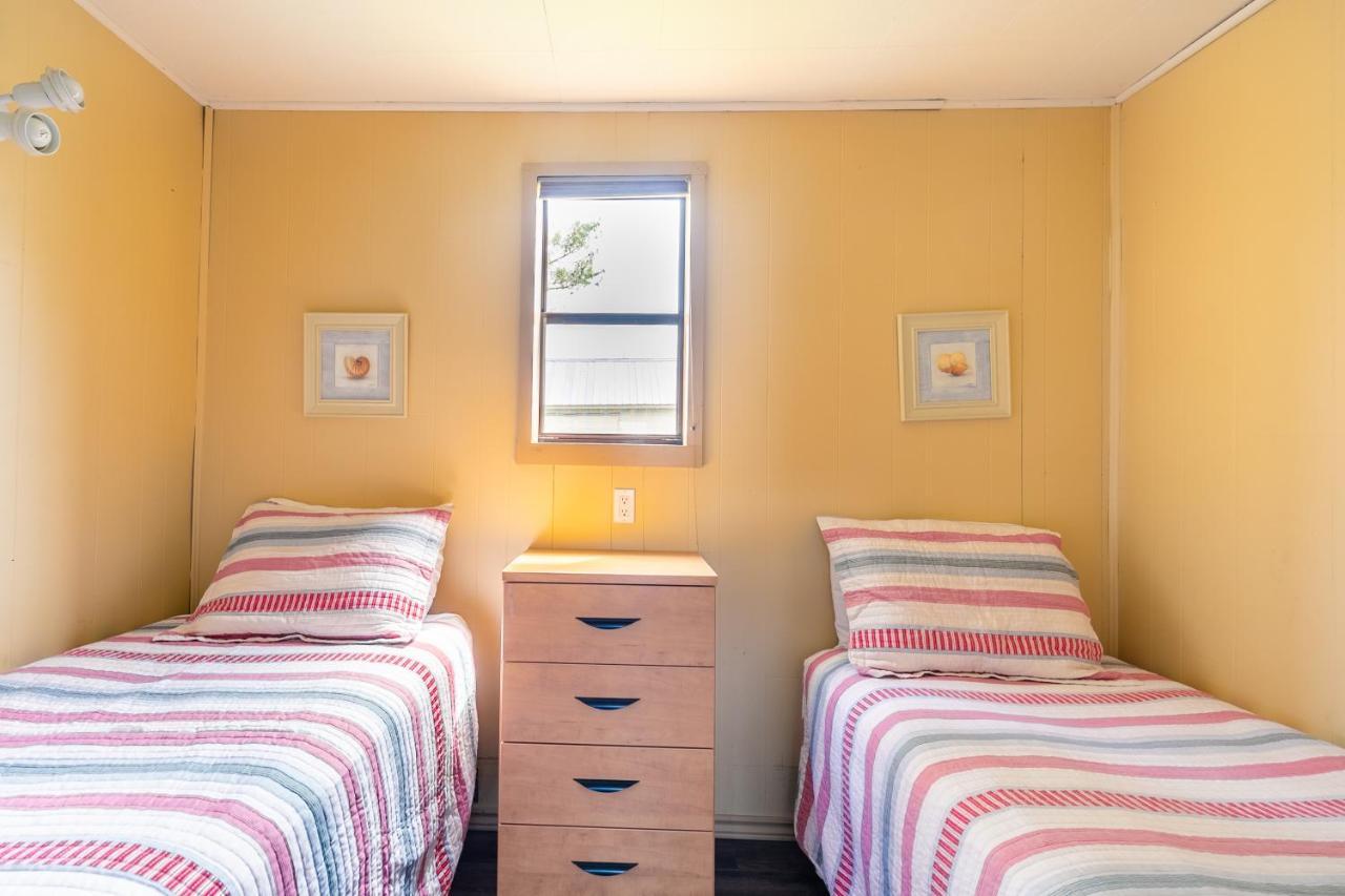 Bayside Cottage Rentals Port Rowan エクステリア 写真
