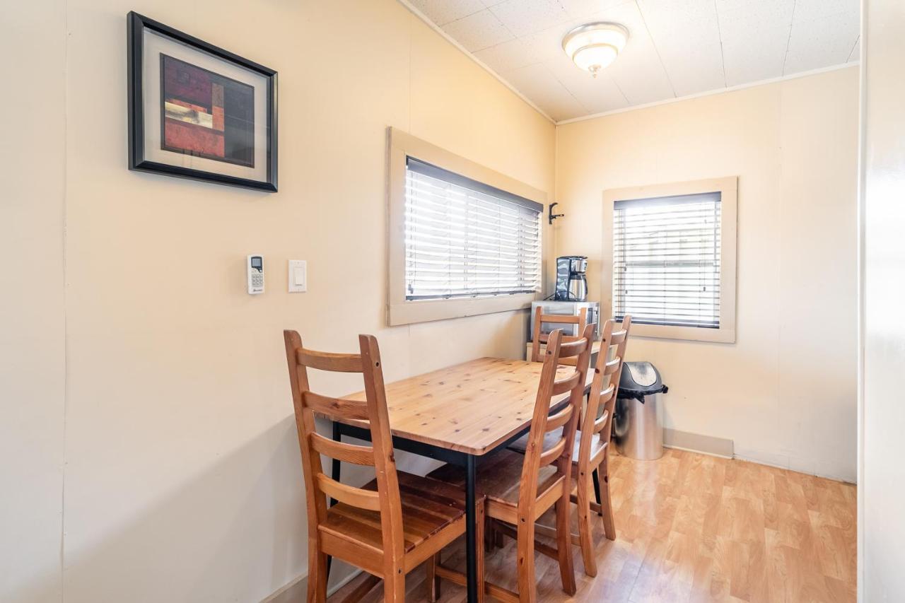 Bayside Cottage Rentals Port Rowan エクステリア 写真