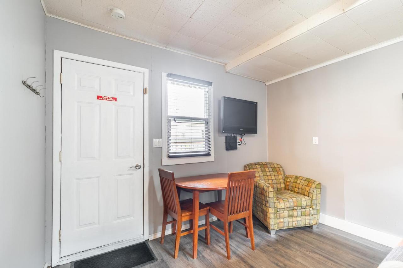 Bayside Cottage Rentals Port Rowan エクステリア 写真